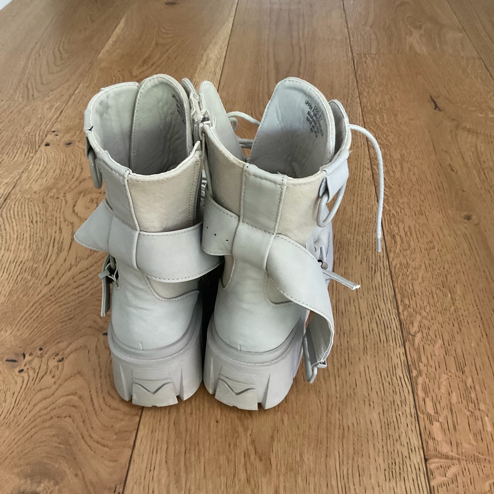 Dolls Kill Cream Combat Boots - Picture 4 of 4